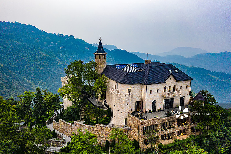 航拍莫干山裸心堡风景区鸟瞰图图片素材
