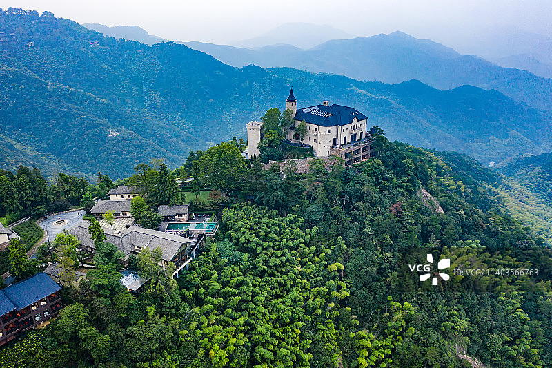 航拍莫干山裸心堡风景区鸟瞰图图片素材