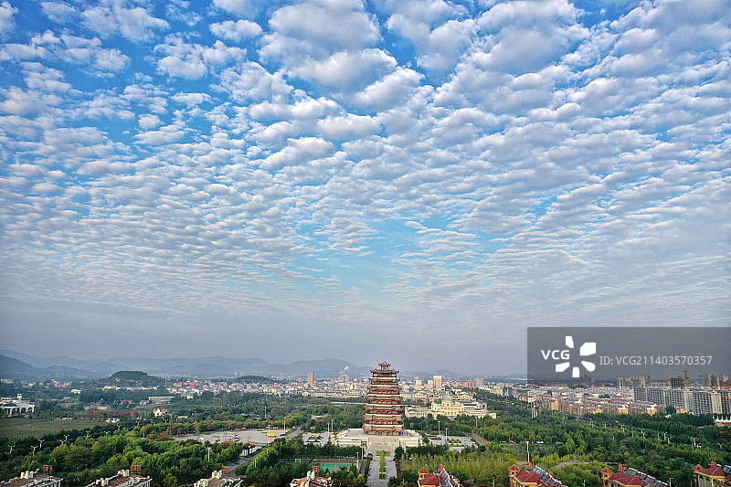 山东省枣庄市山亭区文化休闲广场鱼鳞云美景图片素材