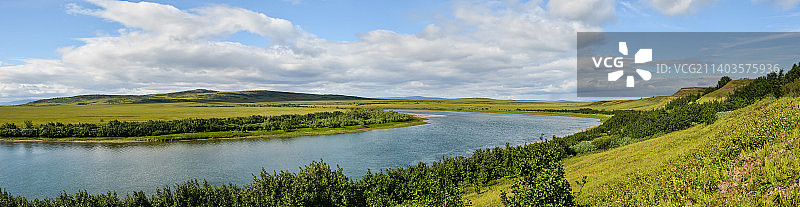 亚马尔半岛冻土带北部河流全景，俄罗斯图片素材
