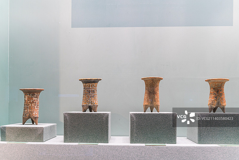 新石器时代红山文化遗存，彩绘陶器图片素材