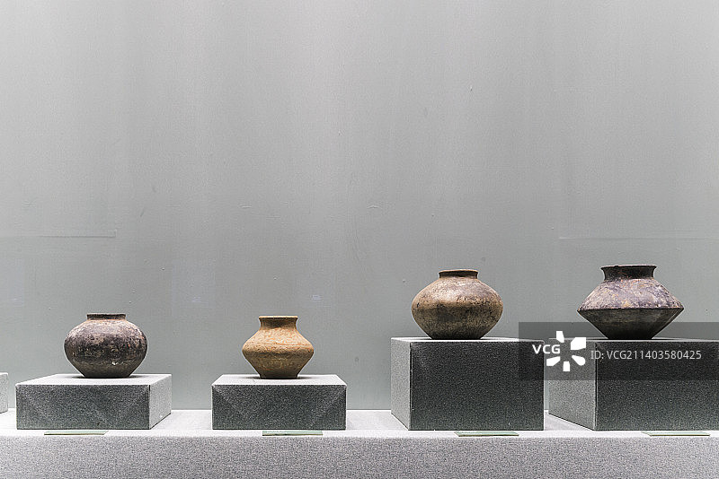 新石器时代红山文化遗存，彩绘陶器图片素材