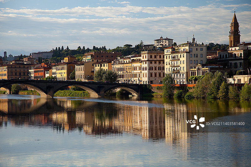 意大利托斯卡纳佛罗伦萨阿诺河的清晨图片素材