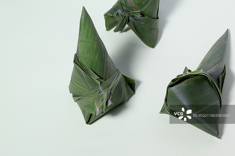 端午节家庭手工制作粽子图片素材