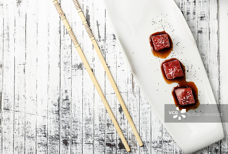 特拉萨餐桌上的美食俯视图，西班牙巴塞罗那图片素材