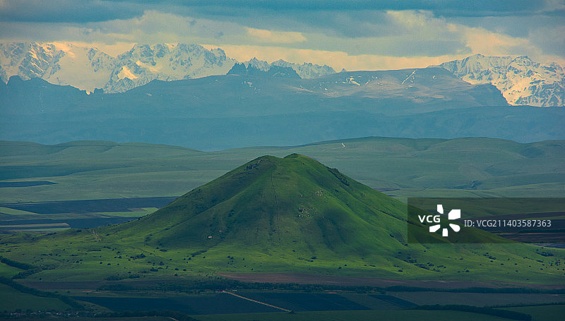 俄罗斯斯塔夫罗波尔边疆区皮亚季戈尔斯克雪山风光图片素材