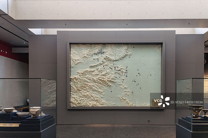 建筑内部装修，博物馆墙上的沙盘图片素材