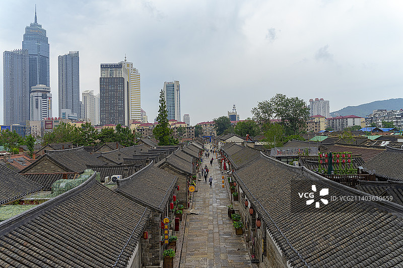 中国山东省烟台市所城里古街图片素材