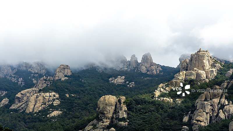 航拍青岛海上第一名山崂山图片素材