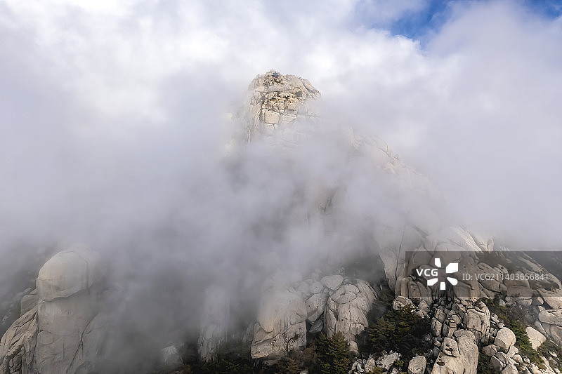 航拍青岛海上第一名山崂山图片素材