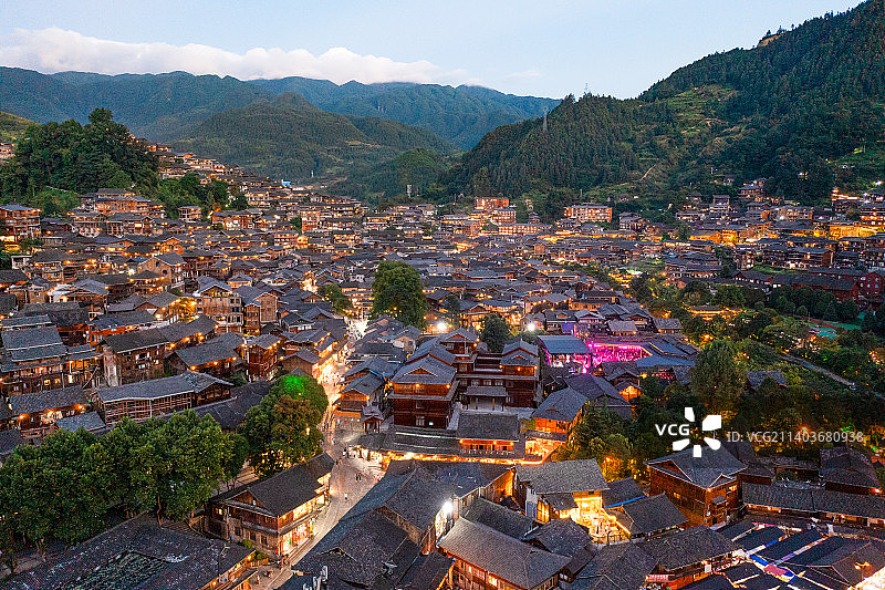 航拍贵州黔东南席间千户苗寨夜景图片素材