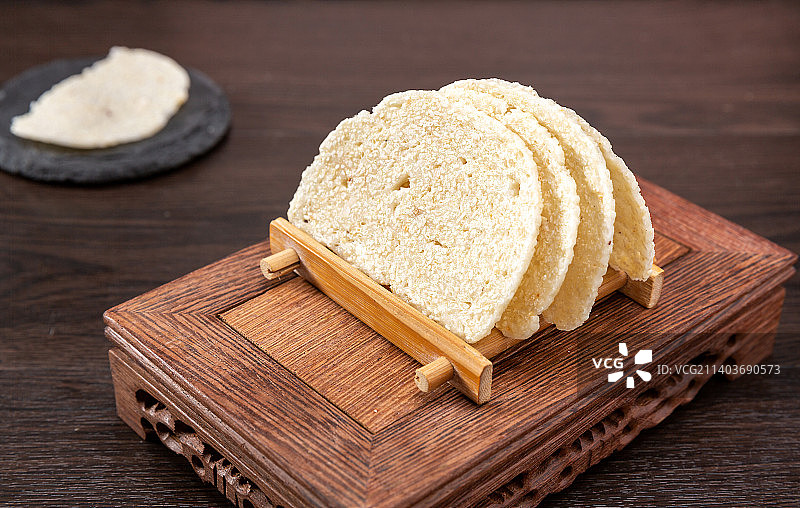 盘子上的湖北特色食品：麻糖图片素材