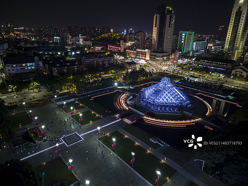 绍兴城市广场北纬30度主题展示馆亮灯图片素材