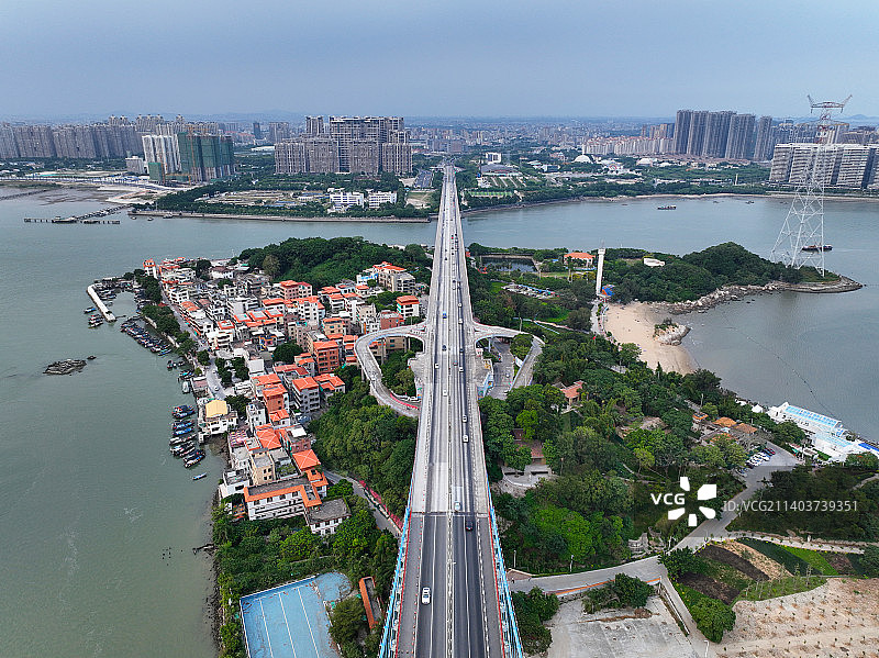 广东省汕头市龙湖区妈屿岛旅游区汕头海湾大桥航拍图片素材