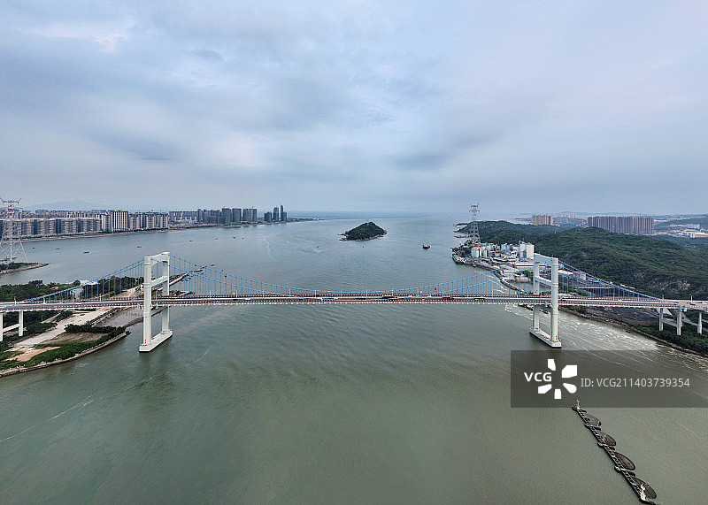 广东省汕头市龙湖区妈屿岛旅游区汕头海湾大桥航拍图片素材