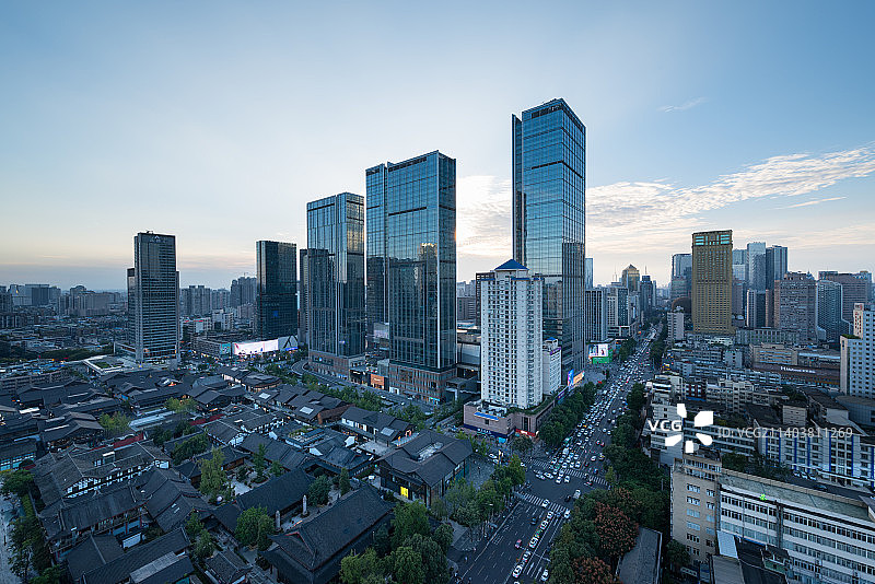成都春熙路太古里IFS高视角白昼晴天下午黄昏城市风光,城市天际线图片素材