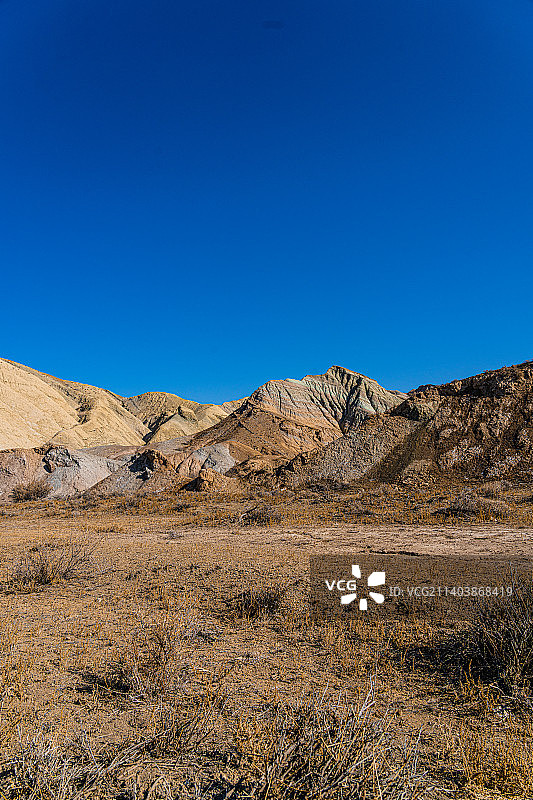新疆大海道丹霞地貌 戈壁滩上车辙印、车轮印图片素材