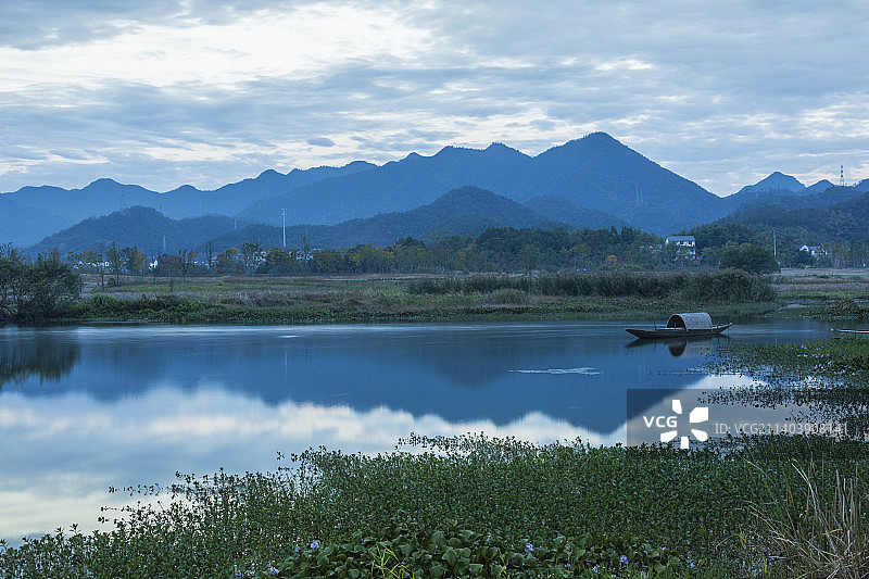 建德市新安江畔美如画——浙江省 杭州市图片素材