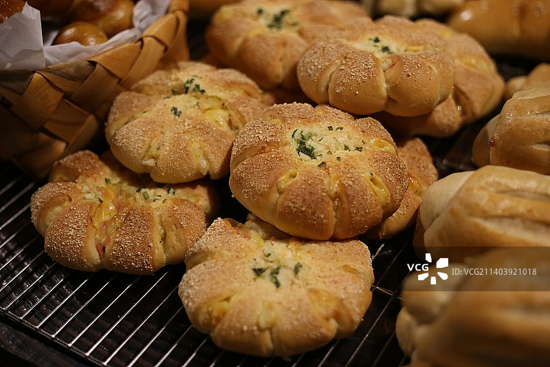 放在桌子上的精美小吃图片素材