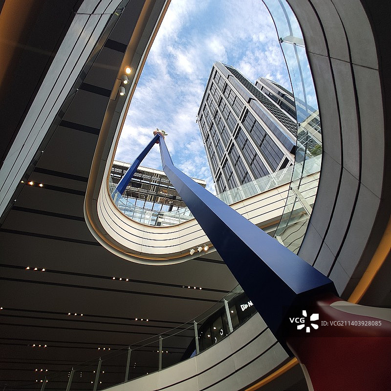 上海苏河湾万象天地艺术装置图片素材