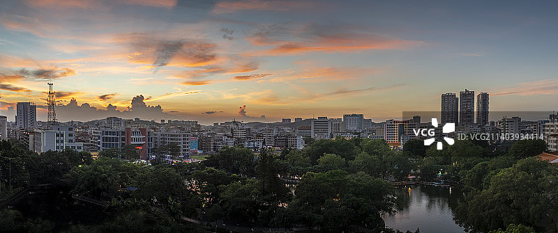 高州晚霞 高州图书馆 潘州公园图片素材