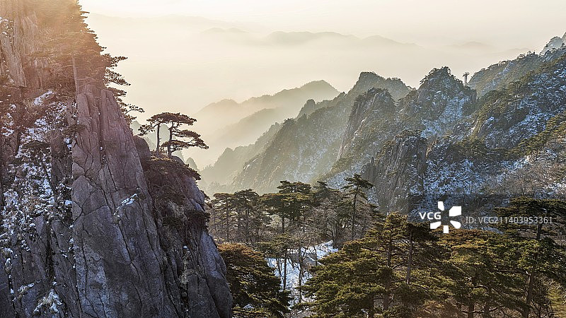 黄山始信蜂日出图片素材