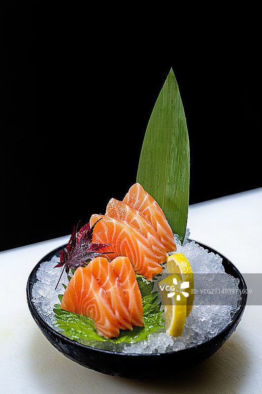 日料 三文鱼刺身图片素材