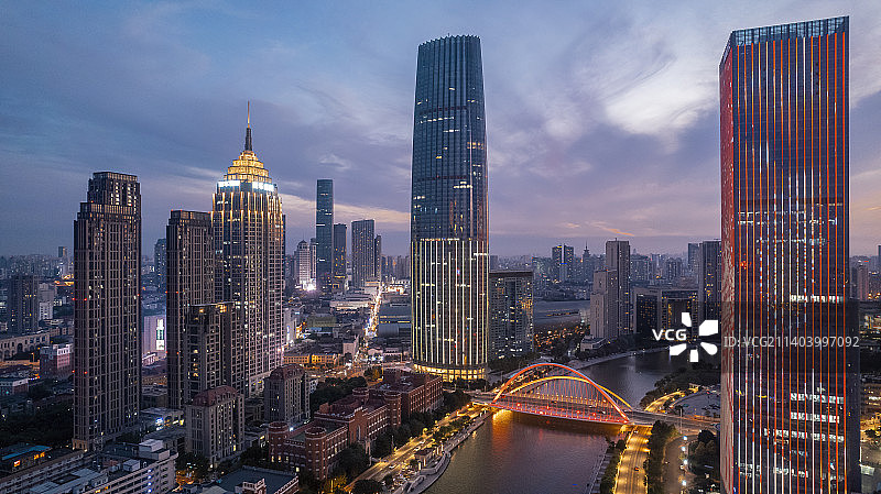 天津环球金融中心津塔及大沽桥周边夜景图片素材