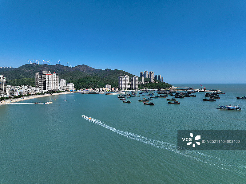 广东省汕头市南澳县祥云广场武帝庙前江湾沙滩公园航拍图片素材