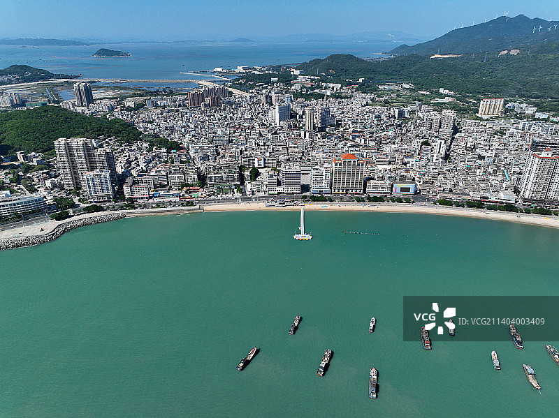 广东省汕头市南澳县祥云广场武帝庙前江湾沙滩公园航拍图片素材