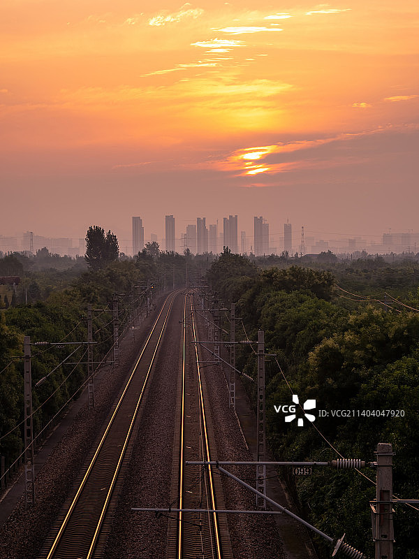 通往城市的铁路 火车 交通运输 郑州 陇海铁路图片素材