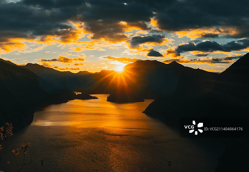 白龙江风光图片素材