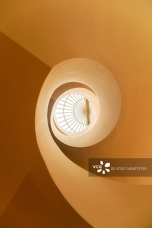 中粮广场旋转楼梯和天花板图片素材