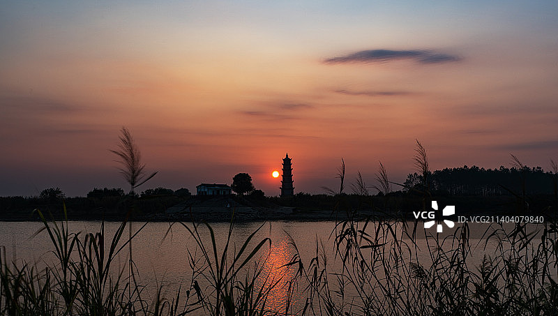 南洞庭湖湿地凌云塔日出图片素材