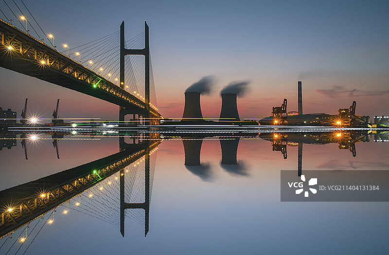 上海市黄浦江畔闵浦大桥落日户外风光图片素材