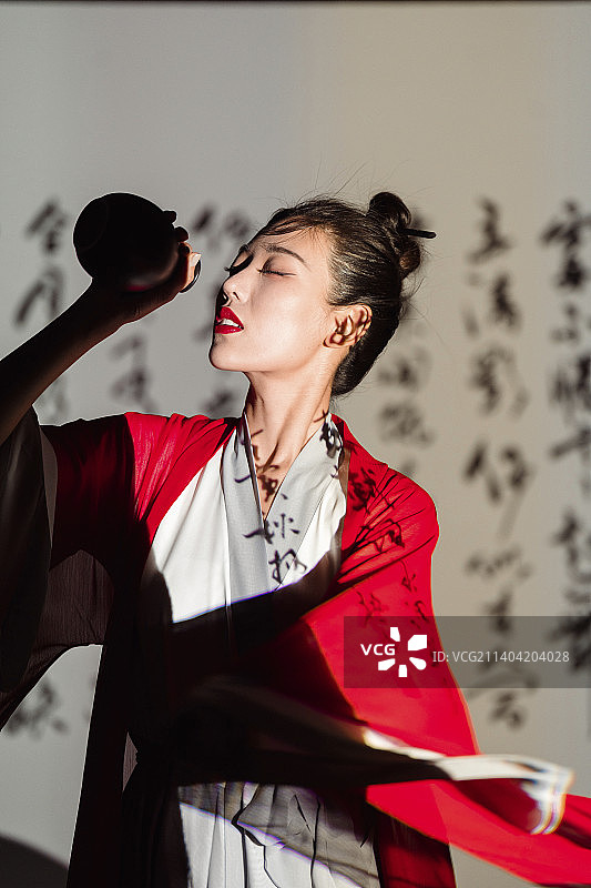 穿汉服的美女图片素材