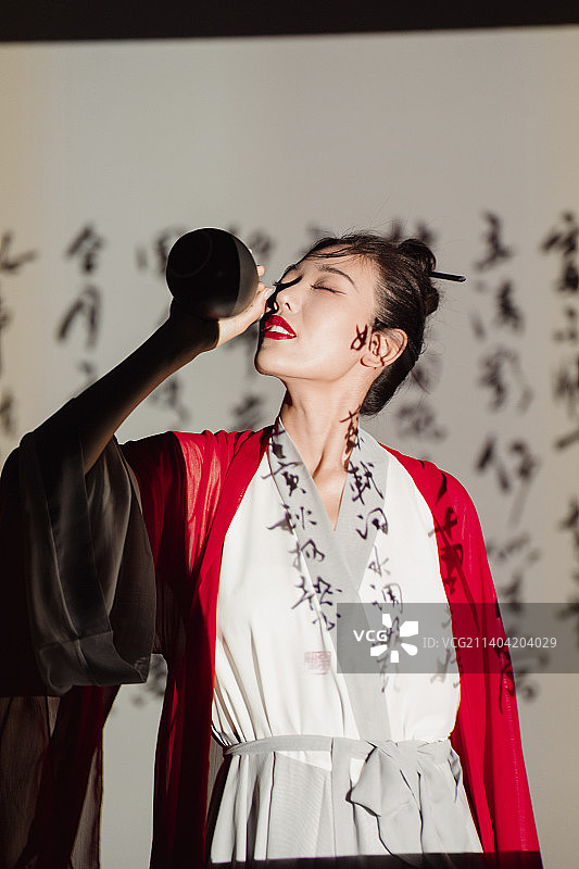 穿汉服的美女图片素材