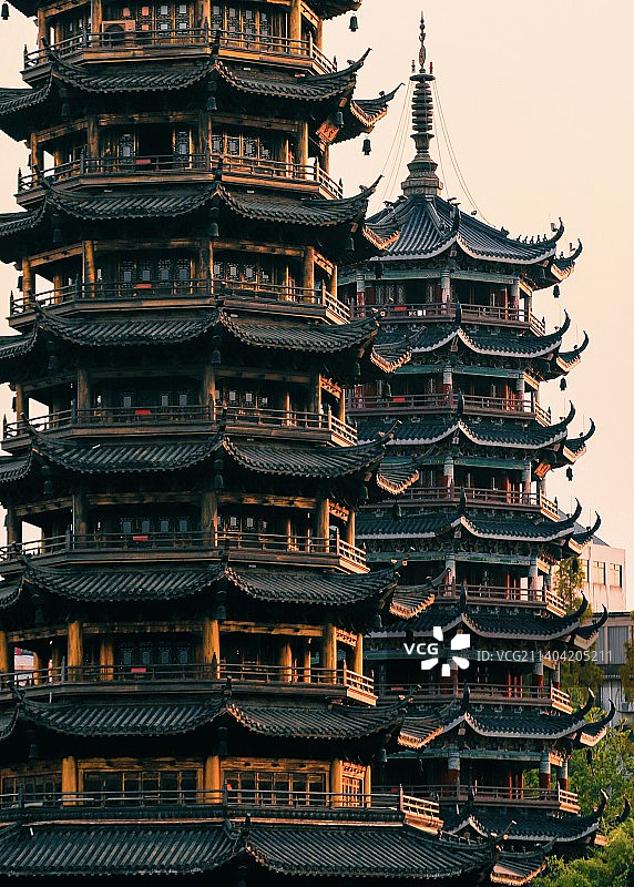 广西桂林两江四湖景区日月双塔图片素材