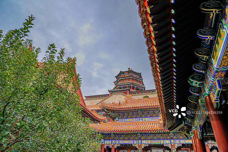 北京颐和园佛香阁侧面低视角图片素材