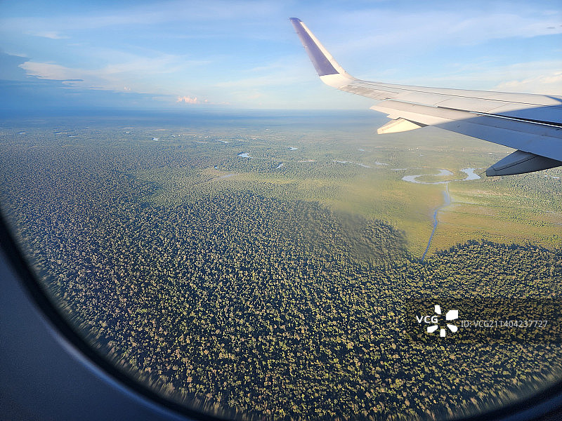 飞机舷窗视角，印度尼西亚图片素材