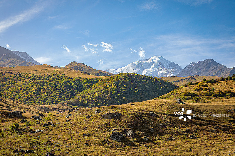 山对着天空的风景图片素材