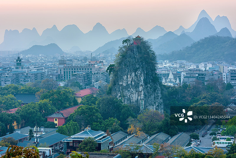 中国广西桂林独秀峰日落风光图片素材