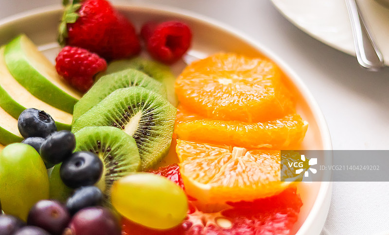 招待宴请的餐桌水果拼盘美食图片素材