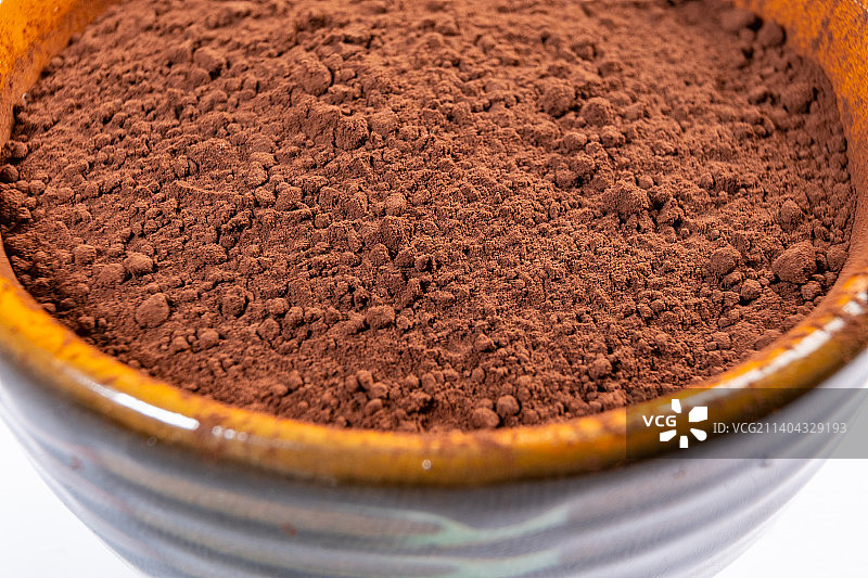 微距镜头拍摄的碗中可可粉，用于制作饮品图片素材