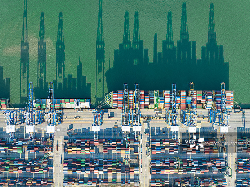 广州南沙港集装箱货运码头航拍图片素材