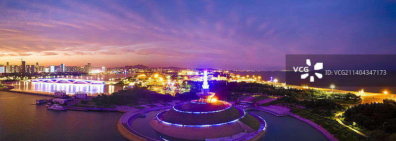 日照地标潮汐塔暮色图片素材