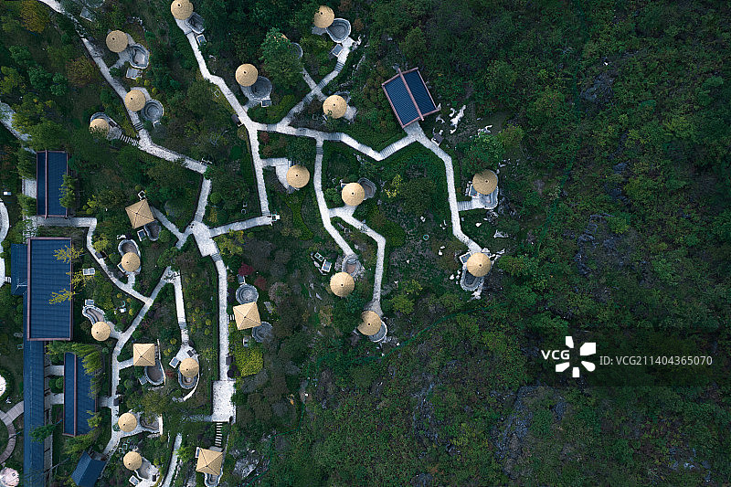 森林中的温泉图片素材