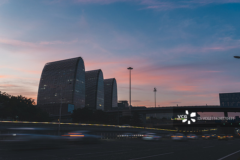 北京西直门立交桥晚霞日转夜拍摄车水马龙车流霓虹图片素材