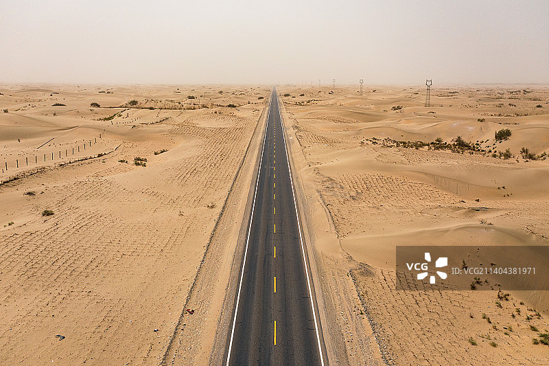 塔克拉玛干沙漠公路图片素材