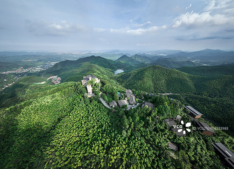 浙江省湖州市莫干山裸心谷裸心堡城堡酒店全景航拍图片素材